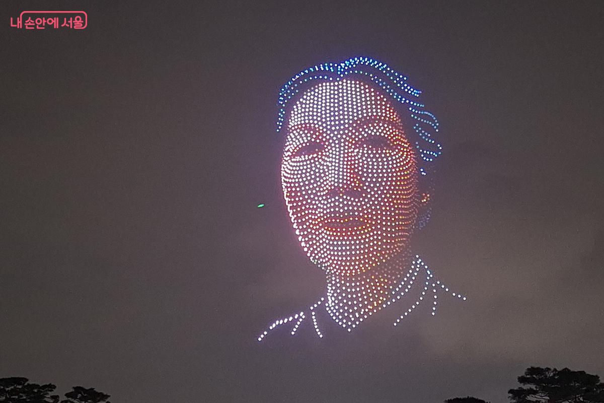 '남자현' 열사는 자신의 피로 흰수건에 '한국독립원(韓國獨立願)&rsquo;이라는 혈서를 써서 국제연맹조사단에 보내 독립의지를 호소한 일화가 유명하다. &copy;정향선