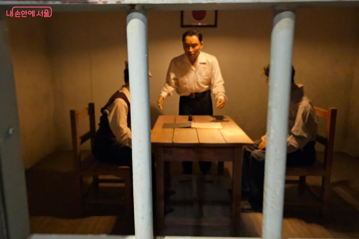 독립운동을 하다 체포되면 작은 취조실에 갇혀 조사와 고문을 받게 된다. ©이혜숙