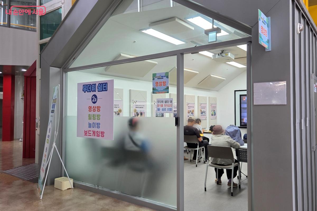 세미나실은 테마형 공간으로 조성되었다. 영상을 볼 수 있는 &lsquo;영상방&rsquo; &copy;김미선