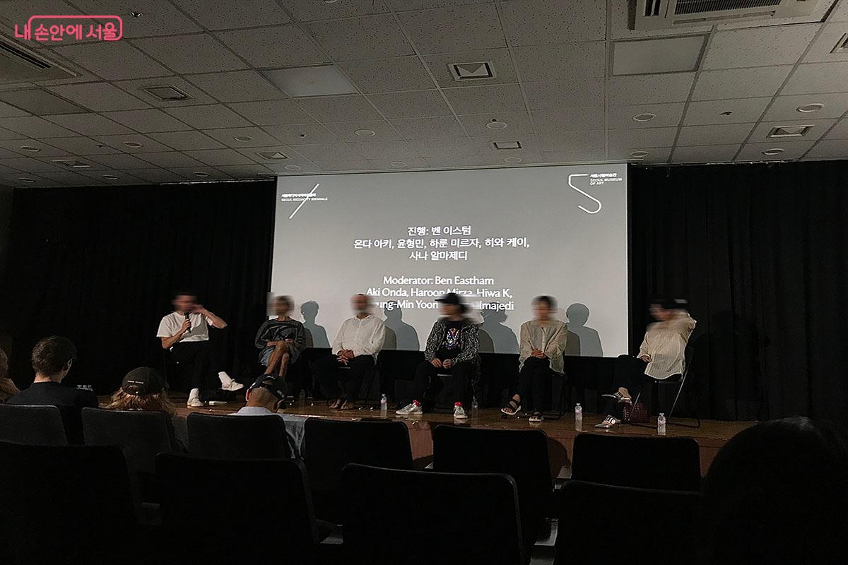 작가들의 작품의 의미, 과정을 이야기하는 작가 라운드 테이블 프로그램 ©이정민