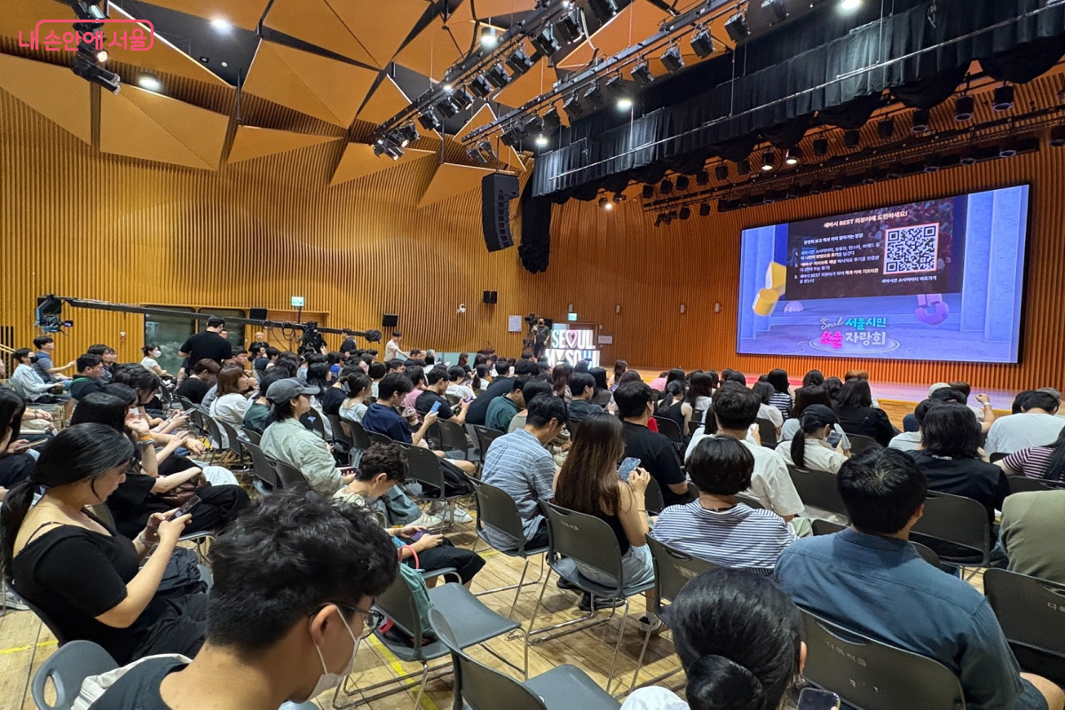 강연을 듣고 있는 시민들의 모습 ©이혜린