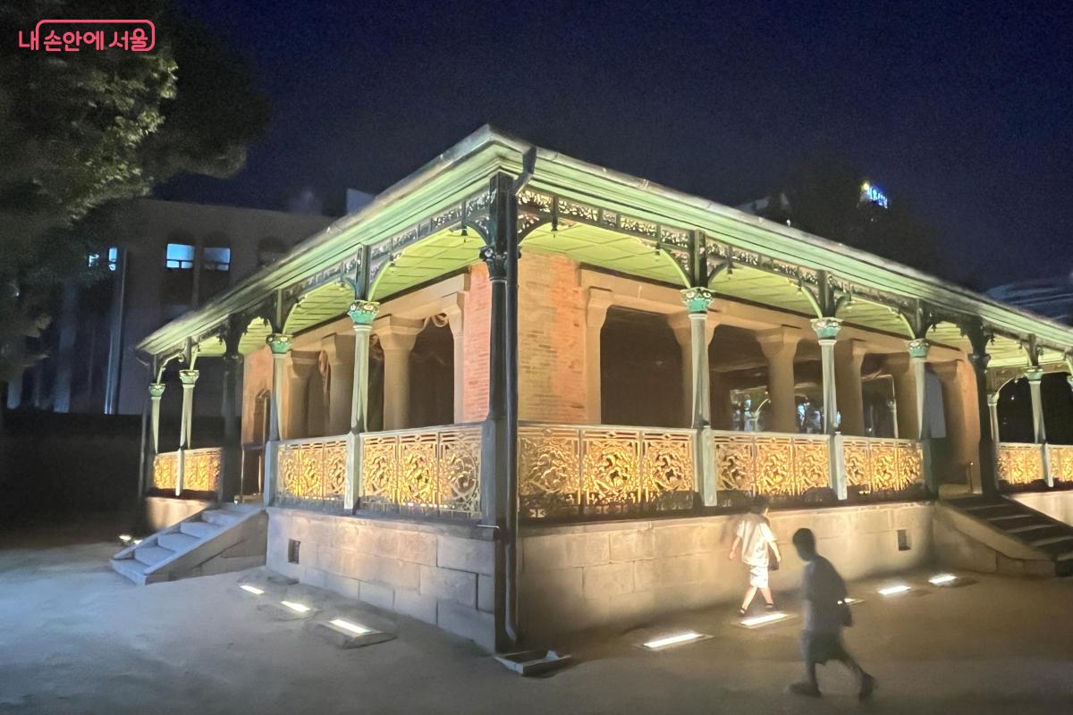 고종이 커피를 즐기며 근대를 맞이한 서양식 정자, 정관헌 ©김연희