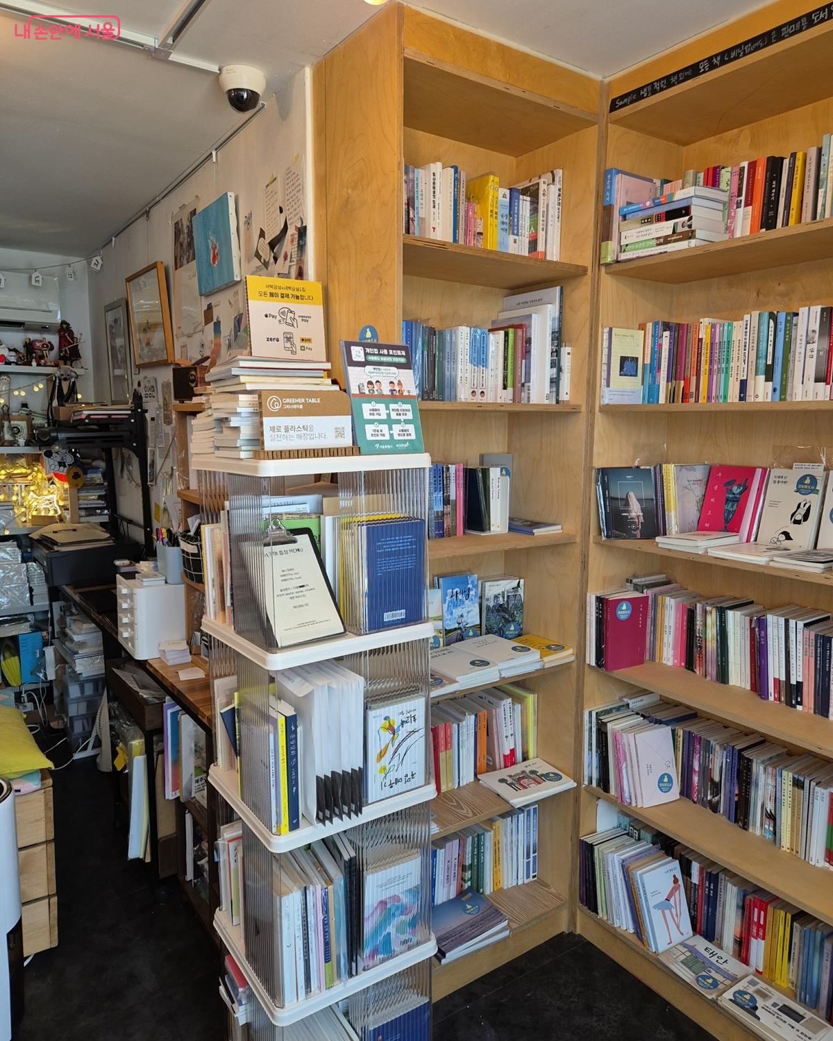 차분하고 감성적인 분위기로 꾸며져 있다. ©송수연