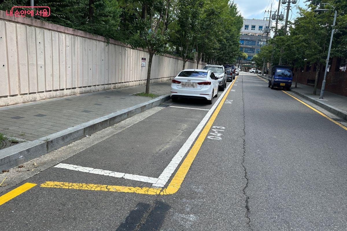 거주자우선주차구역에 임의로 주차할 경우 주민간 또 다른 갈등이 생기기도 한다. ©김재형