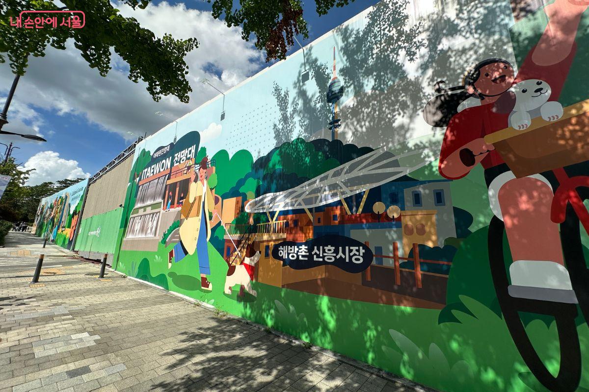 대형 그래픽이 도시를 밝혀준다. &copy;김재형