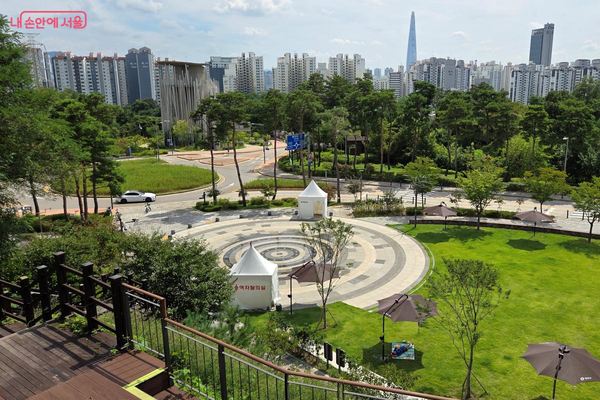 계단을 올라가니 '광진숲나루'가 한눈에 들어온다. ©김미선