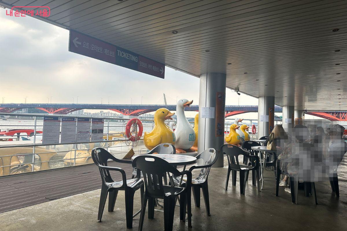 카페, 음식점 등을 이용하기도 좋다. ©김재형