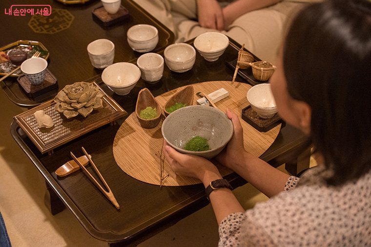 한옥 주거문화를 오감으로 경험할 수 있는 시민체험 프로그램도 풍성하다.