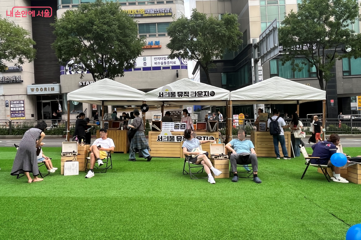 원하는 음악을 들을 수 있었던 인기 많은 뮤직 라운지 ©김연희
