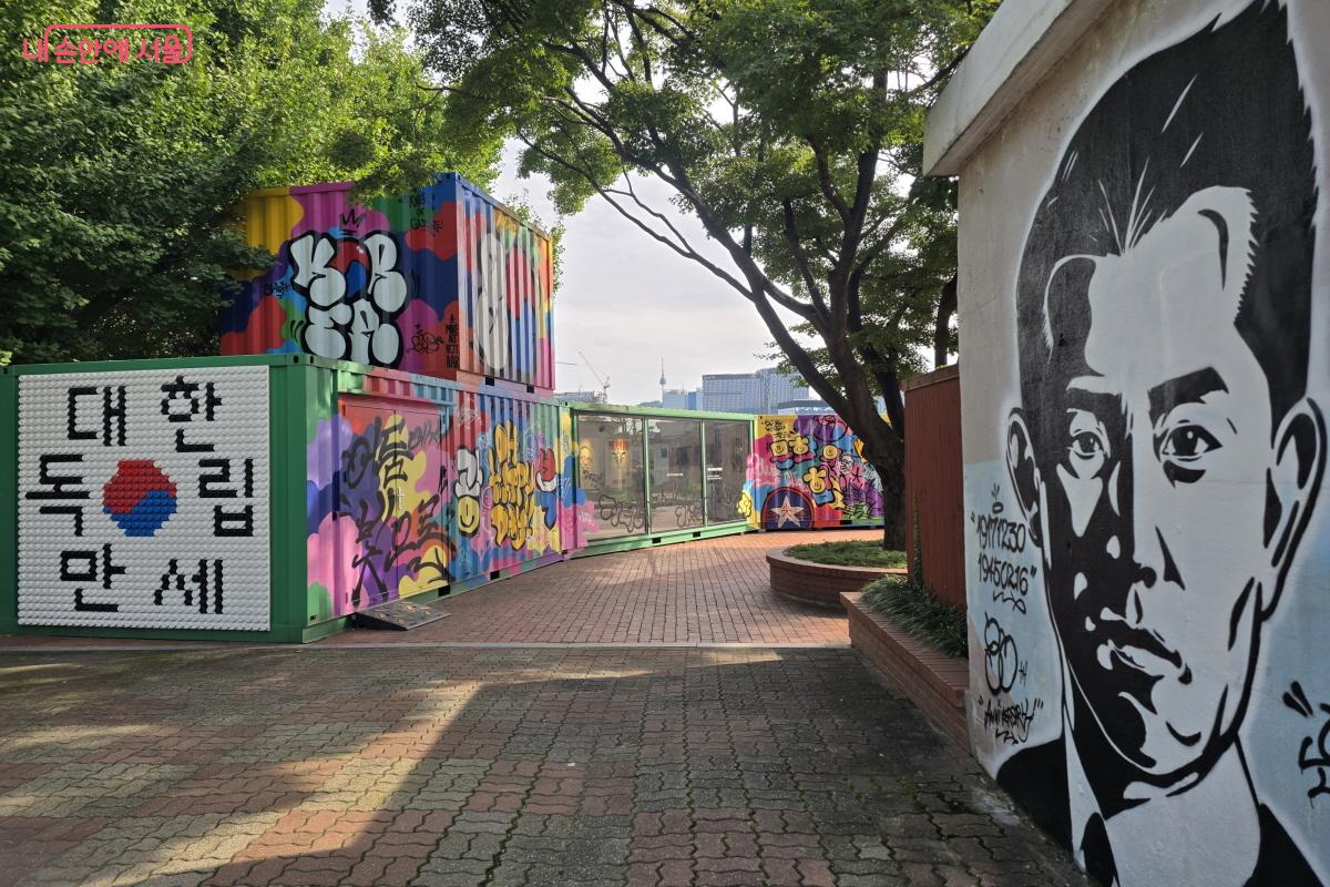 독립운동 그래피티 아트전시. 그래피티 작가 레오다브(본명: 최성욱)와 협업한 작품 ©염지연