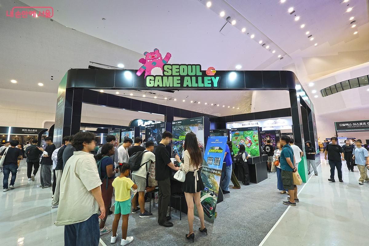 서울 캐릭터 해치가 반겨주는 '서울 게임 공동관(SEOUL GAME ALLEY)' 전경 &copy;김주연