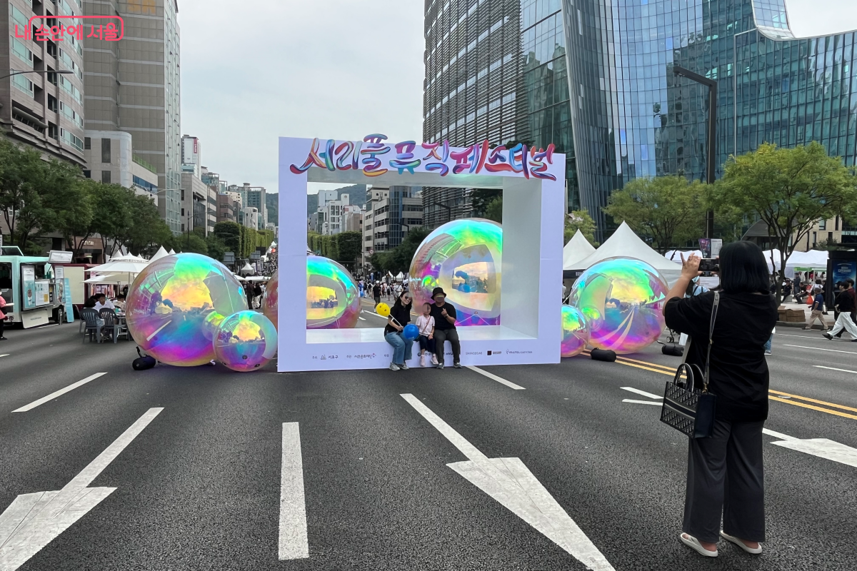 반포대로를 야외 음악 무대로 바꿔 놓은 ‘서리풀뮤직페스티벌’ ©김연희