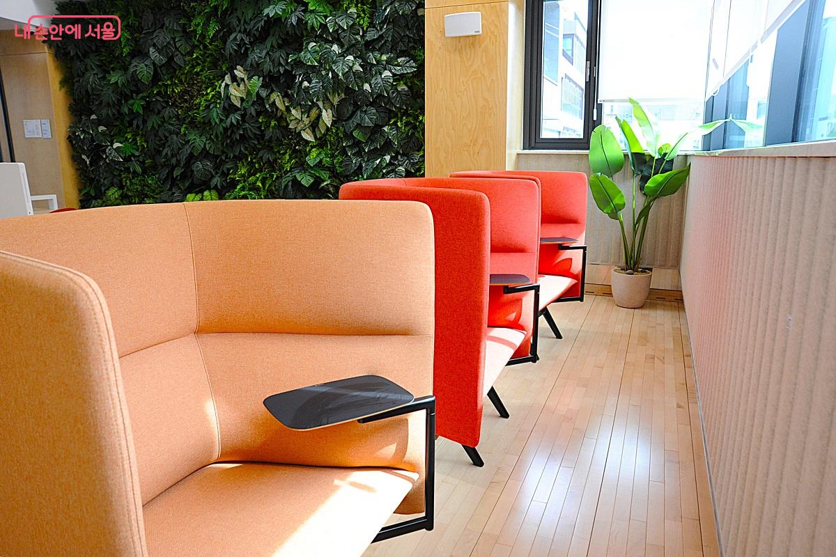 ‘오픈 스터디룸’의 1인용 학습 및 휴식 공간 ©조수봉
