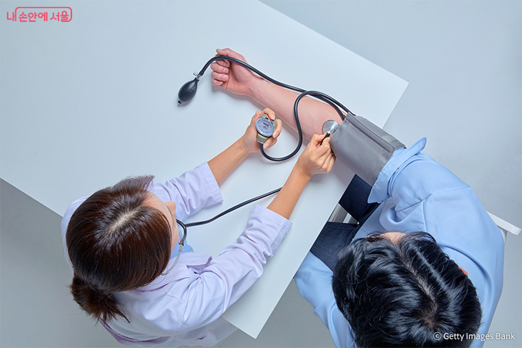 선정된 기업에는 근무환경개선금을 지원, 시설 확충·건강검진 등으로 사용할 수 있다. 