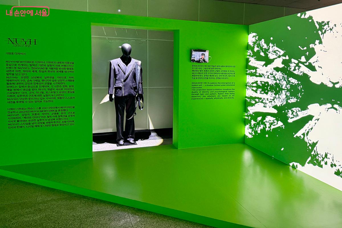 AI와 빛으로 구현된 기현호 디자이너의 전시작 &copy;김미정