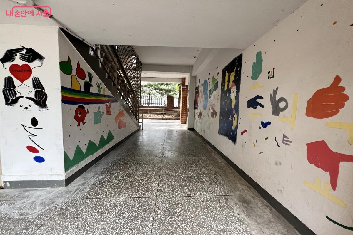 학교 곳곳에 예쁘게 꾸며진 공간들이 많다. ©박지영 