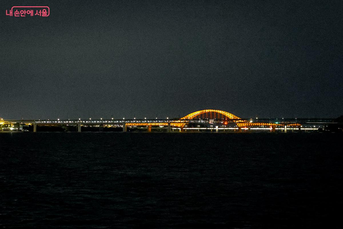 저 멀리 보이는 마곡대교와 방화대교 ©김아름