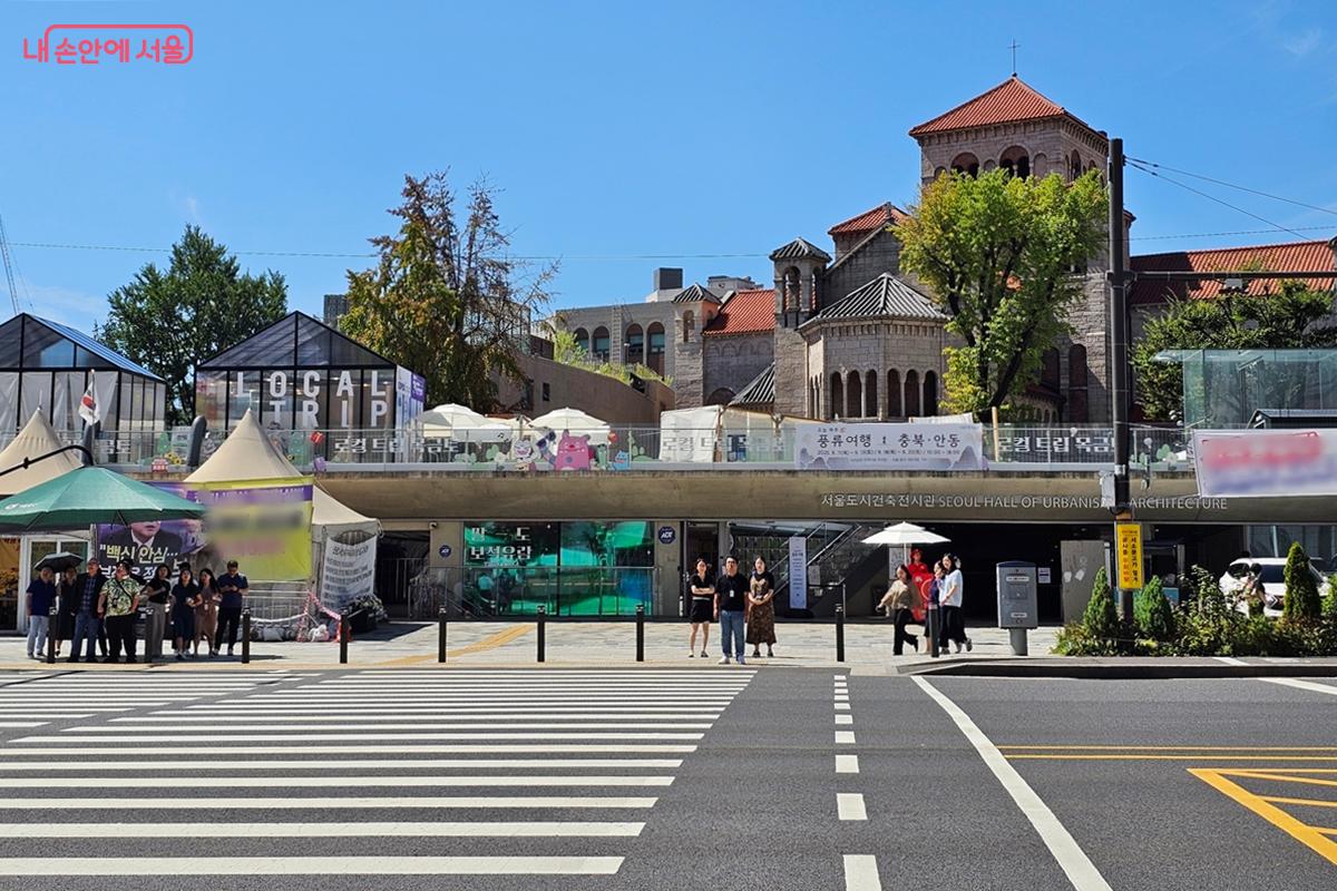 서울시청 인근 서울도시건축전시관 내에 문을 연 ‘지역관광 안테나숍’이 주목받고 있다. ©정향선