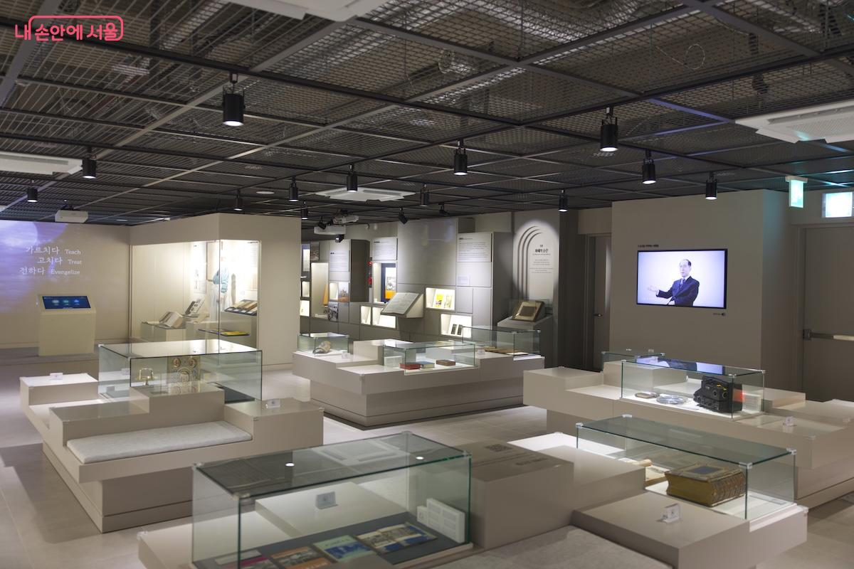 기독교가 우리나라에 수용되었던 1800년대 말부터 오늘날에 이르기까지의 역사를 차례대로 살펴보게 된다. &copy;임중빈