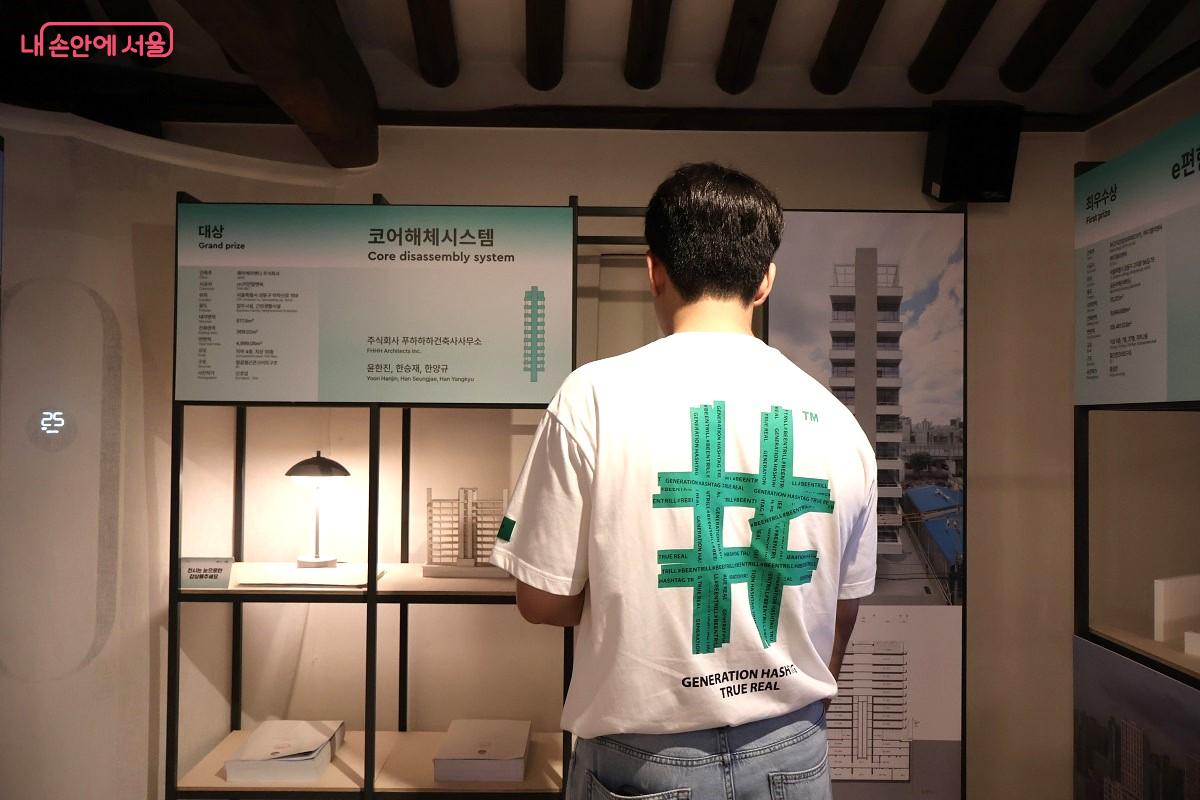 <2025 서울시 건축상 수상작 전시회 기획전> 대상 수상작 '코어헤체시스템' 코너 ©이봉덕