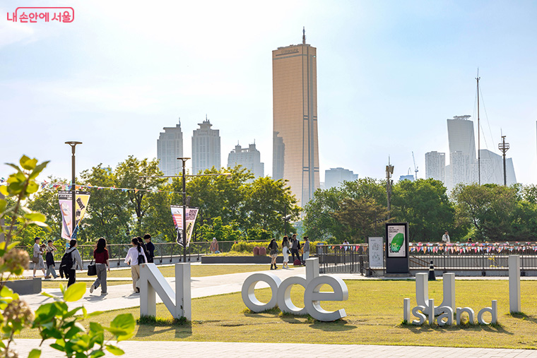 9월 27일 ‘서울세계불꽃축제’를 맞아 노들섬에 특별 관람석을 운영한다.  
