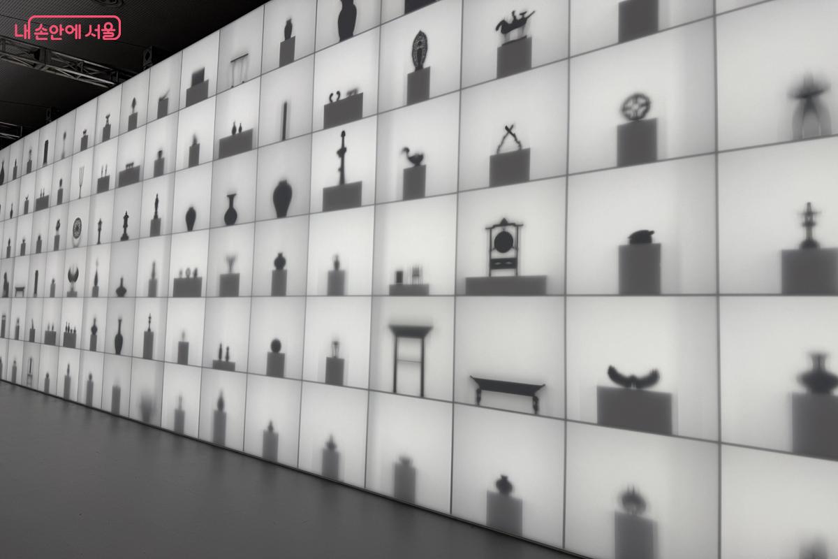 3D프린트로 제작한 400여 점의 실물 유산들의 실루엣 ©이미현