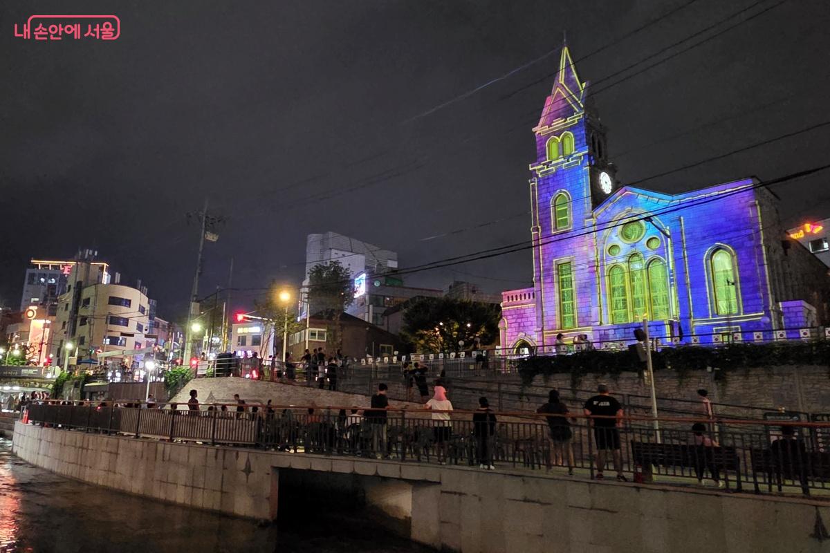 돈암동성당 외벽에서 펼쳐지는 빛의 향연, ‘성북별빛마당(미디어파사드)’ ©김미선
