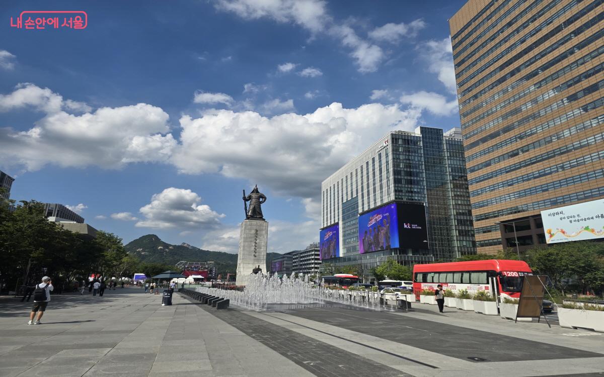 ‘광화문스퀘어’가 전통과 현대가 어우러진 빛의 광장으로 거듭날 것으로 기대된다. ©염지연