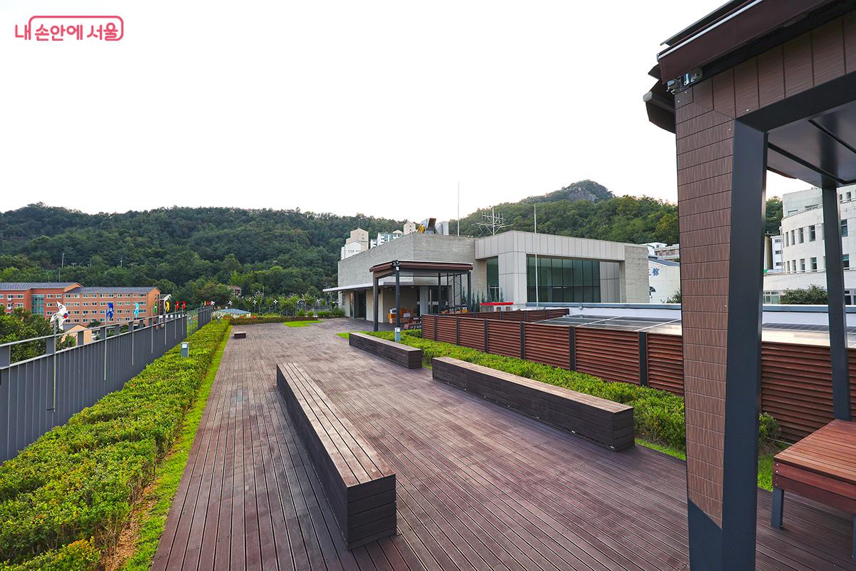 놓쳐서는 안 될 5층 옥상정원 전경 ©김주연  ​