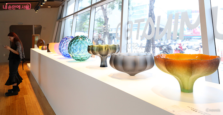 이번에 소개되는 작품은 세계 디자인 갤러리들이 선택한 한국 디자이너들의 작품이다.