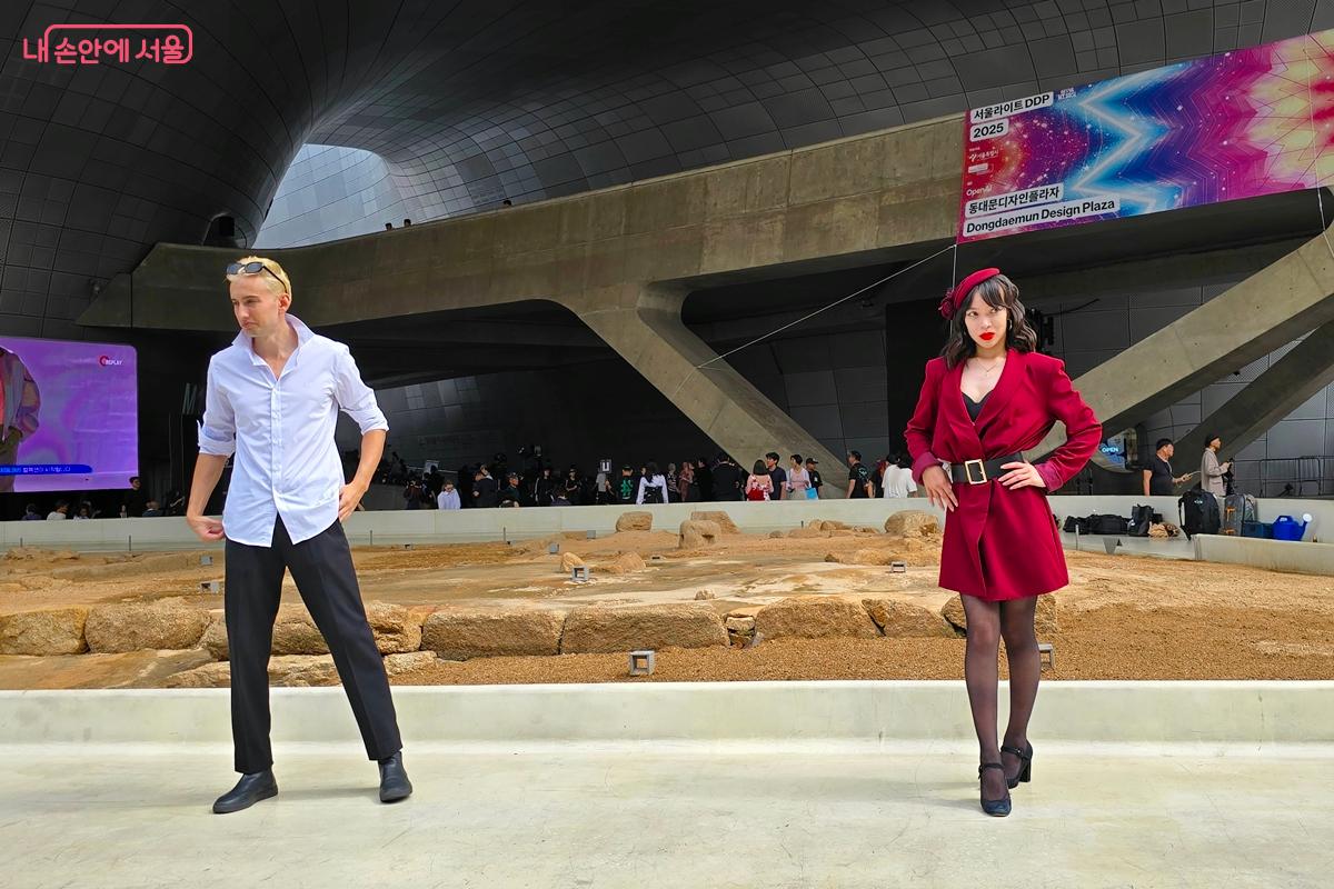 포즈를 취해준 모델들.ⓒ김윤경