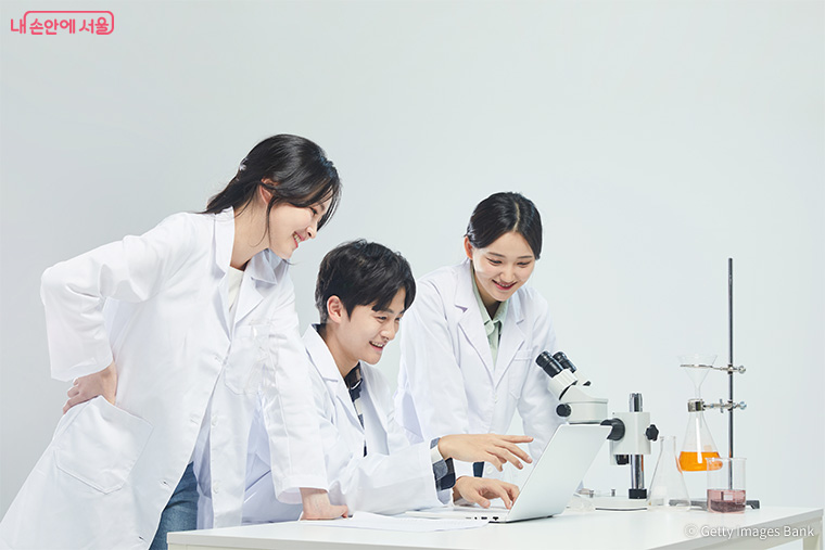 서울시가 ‘이공계 전성시대’를 선언하고, 학비·연구비·주택 등을 지원하는 인재 양성 전략을 발표했다.