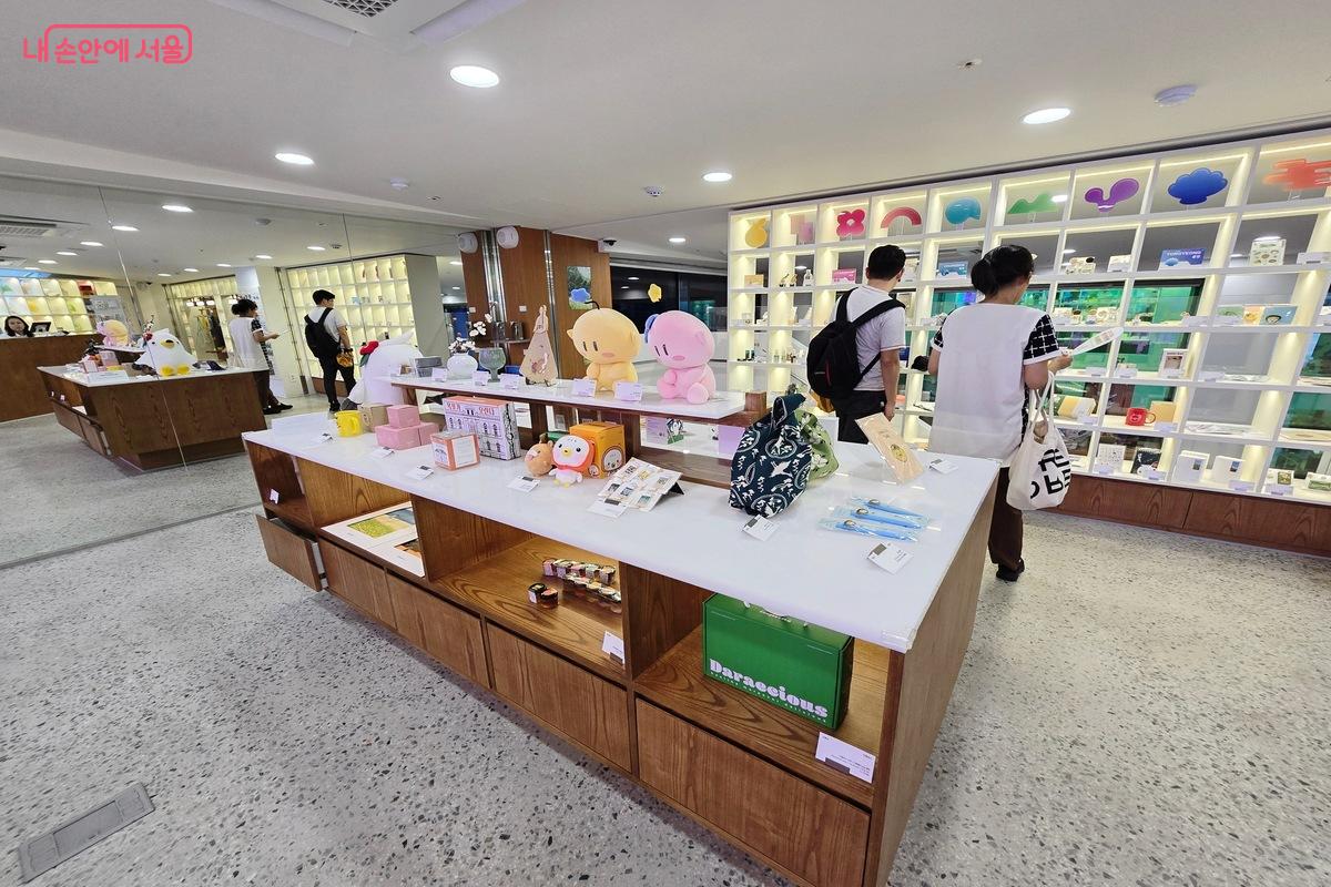 우리의 10대 지역의 관광의 거점이 되는 팔도 보석유람 지역관광 안테나숍이 지난 11일 문을 열었다. ⓒ김은주