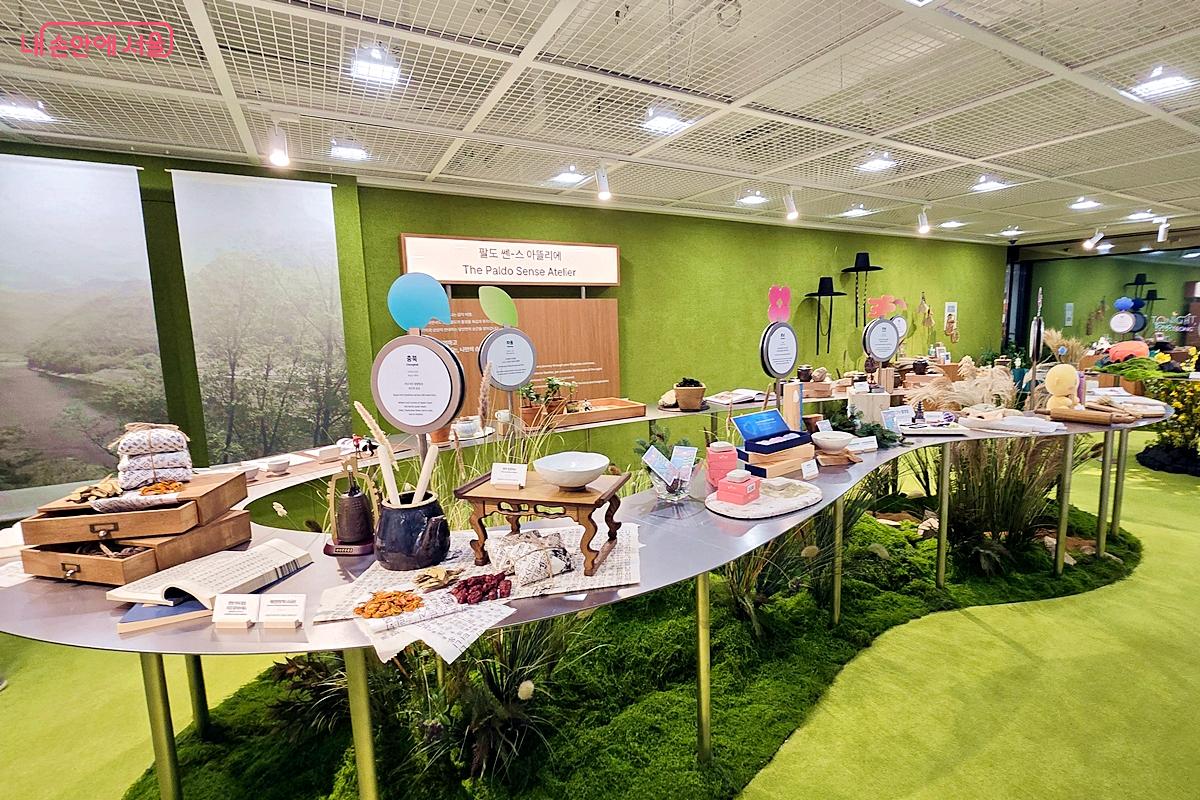 보석 키링을 만들 수 있는 ‘팔도 쎈스 아뜰리에’ ©김윤경