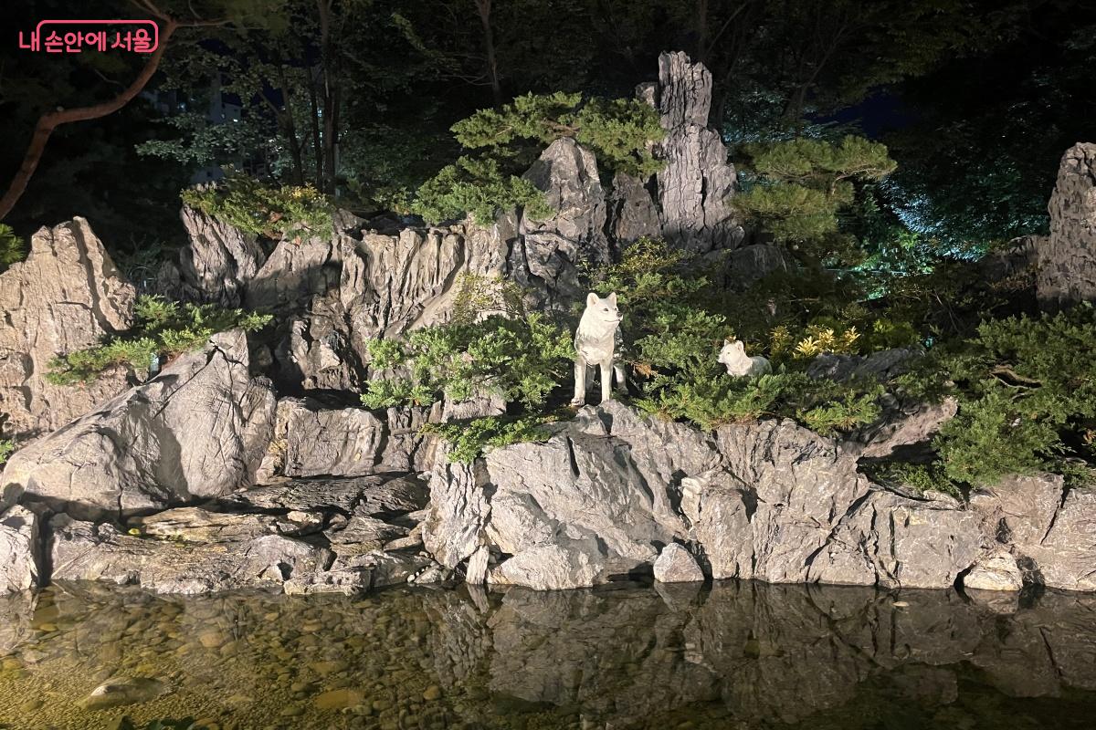 마포대교와 강변북로 진입 구간에 ‘댕댕이 공원’이 새롭게 조성되었다. ©노윤지