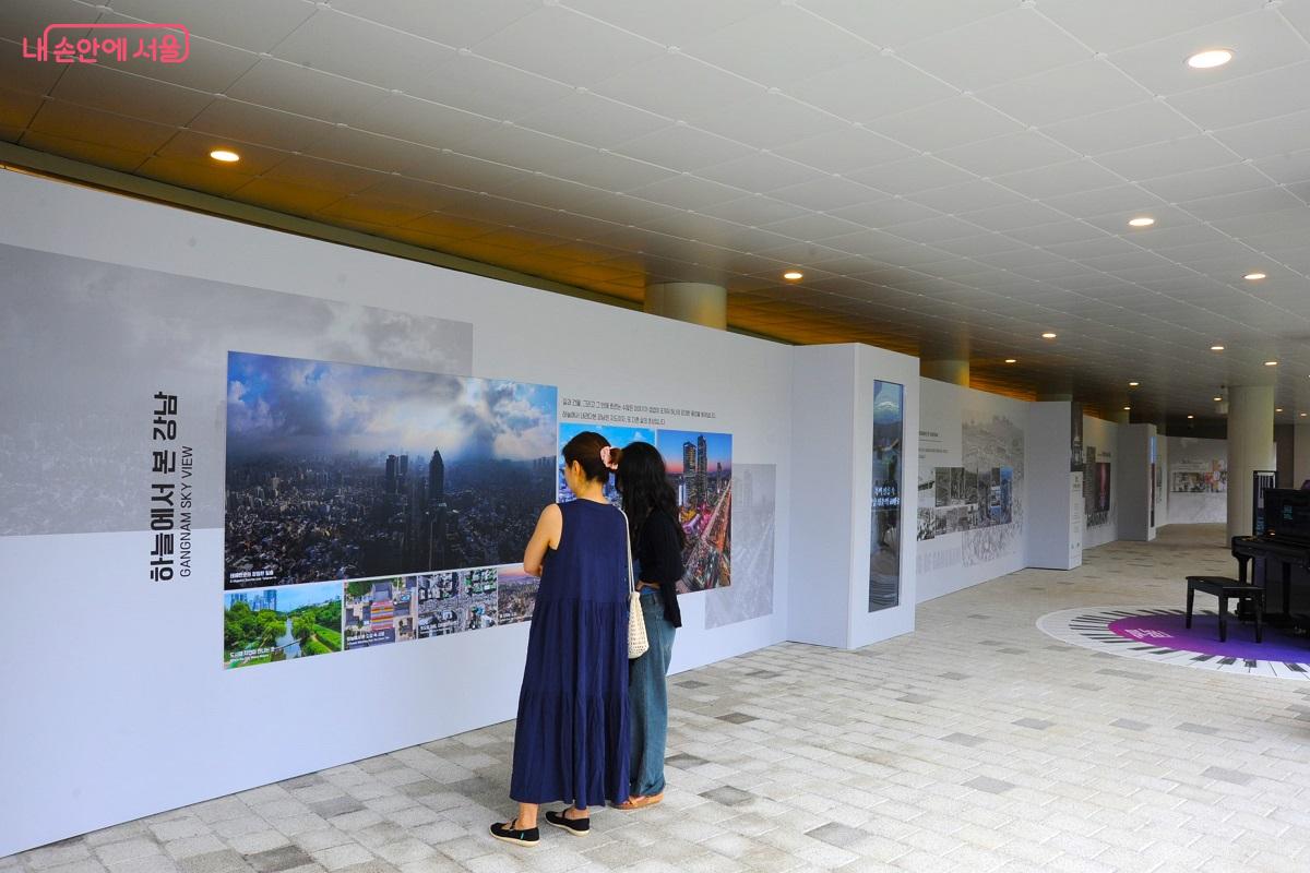 수변문화쉼터 지하층은 필로티 공법으로 설계된 개방된 공간이다. &copy;조수봉