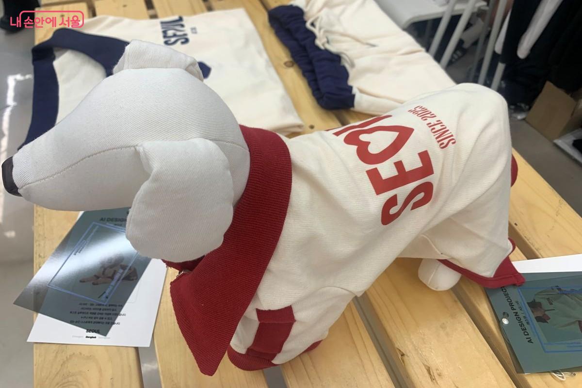 서울시 로고를 활용해 만든, 애완견을 위한 티셔츠가 눈에 띈다. ©김장호