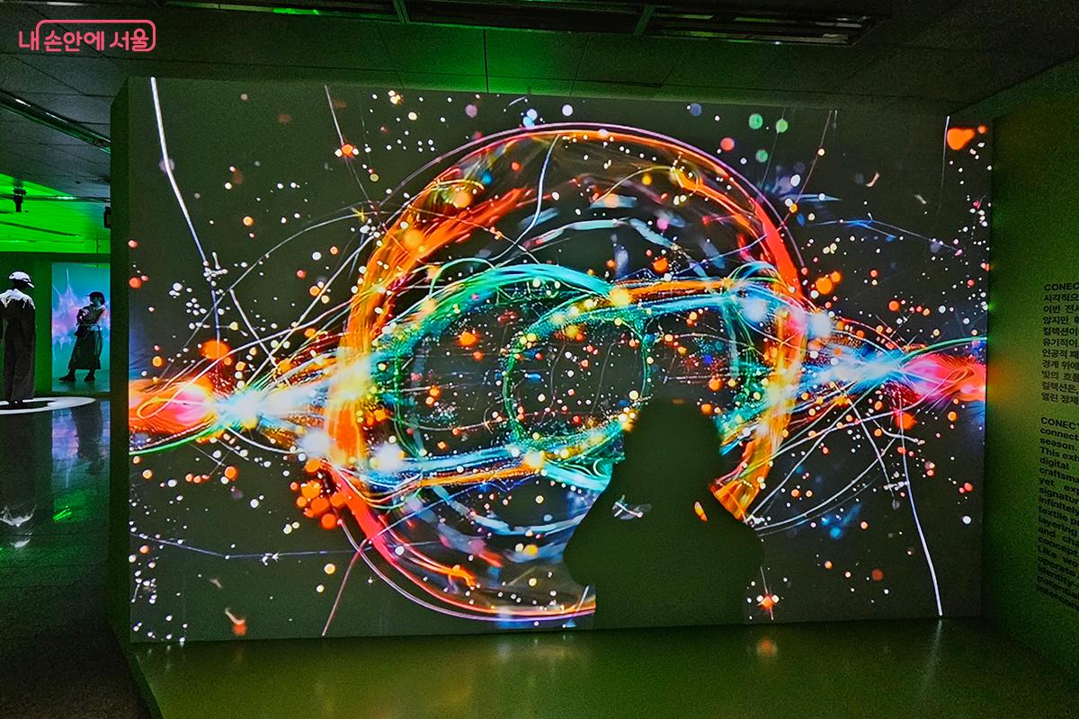 미지의 기호 ‘X’를 이용해 정체성에 대해 질문한다. ©이혜숙