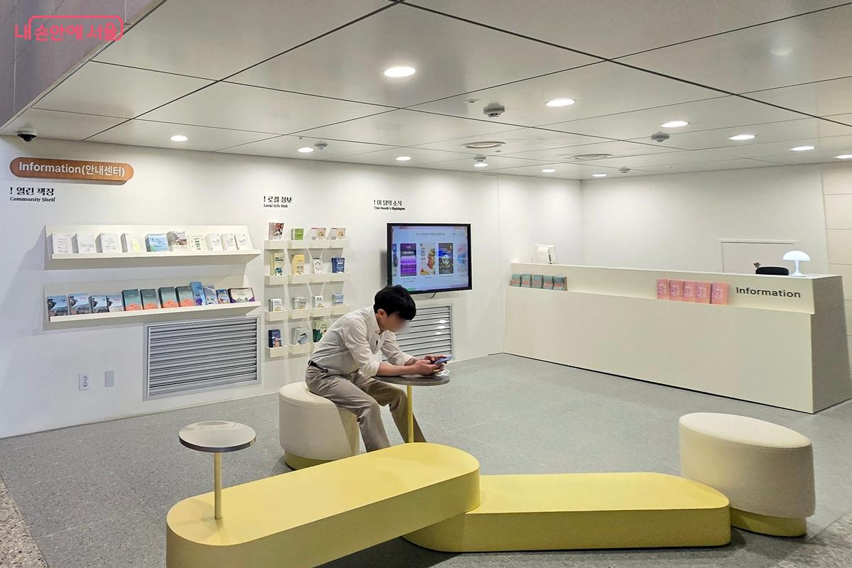 ‘팔도보석유람’  전시 공간에 들어서면 가장 먼저 웰컴 라운지를 만난다. ©김윤경