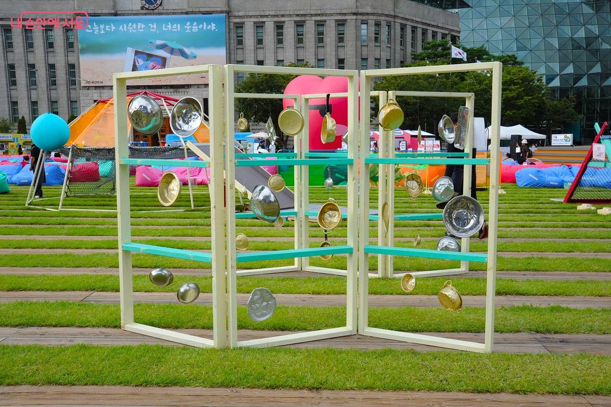 &lsquo;창의 놀이터&rsquo;의 놀이기구 &lsquo;난타 음악회&rsquo; &copy;조수봉 