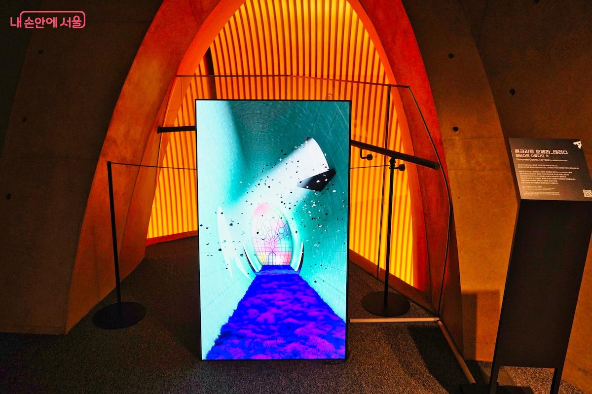 무료로 관람 가능한 2층 아트 라운지 ©김혜민