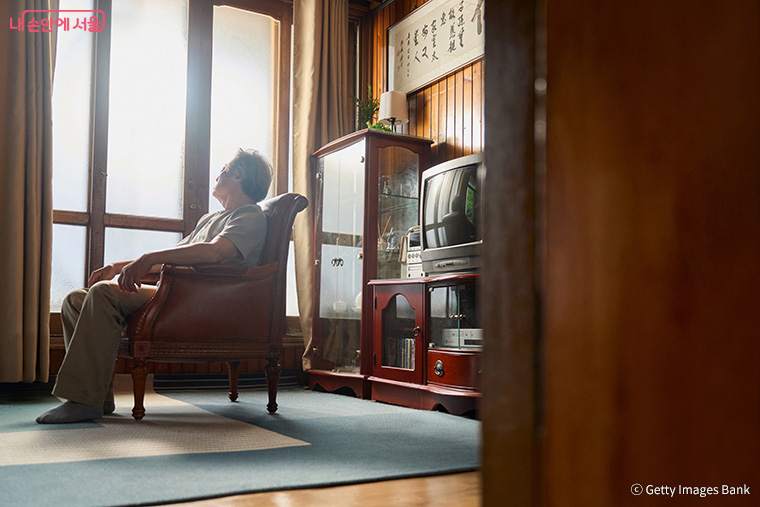 외로움은 단순한 감정이 아니라 뇌 건강에 치명적인 독이 될 수 있다.
