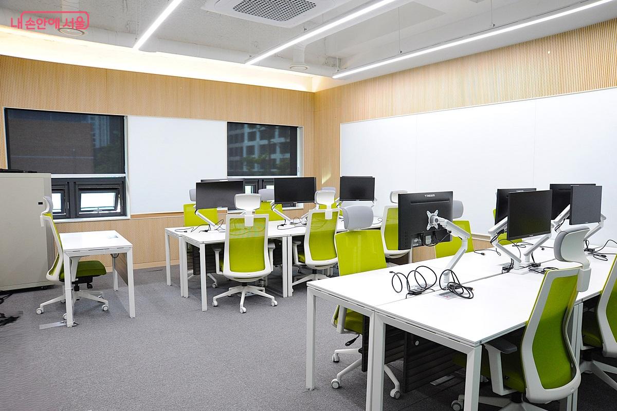 타이핑, 마우스 사용 등 소음 없는 공부방인 ‘집중학습실1’ ©조수봉