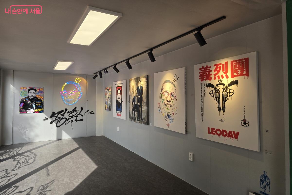 9인의 독립운동가들의 모습을 그래피티 특유의 색상과 조명 등으로 표현했다. ©염지연