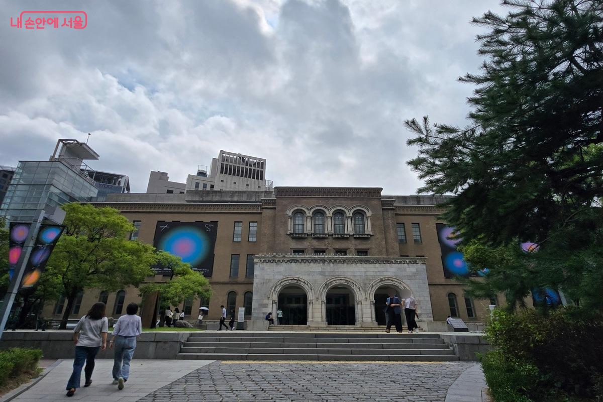 서울시립미술관 본관에서는 서울미디어시티비엔날레가 성황리에 개최되었다. ©김은주