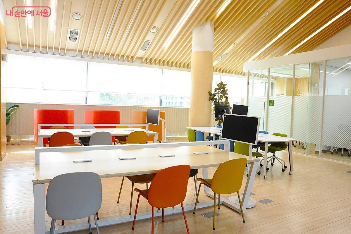 4층에 마련된 ‘오픈 스터디룸’ ©조수봉