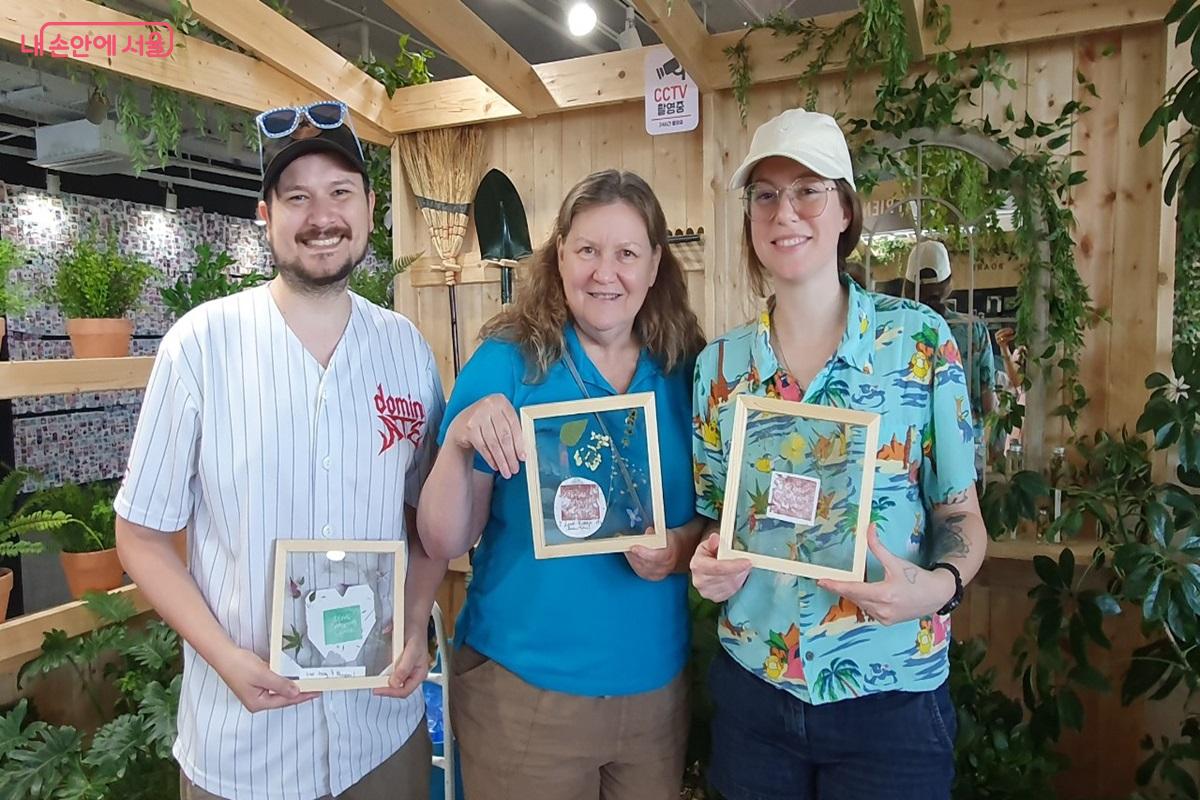 'K-덕후'라고 소개한 미국에서 온 루이자(Louise) 씨 가족 ©엄윤주