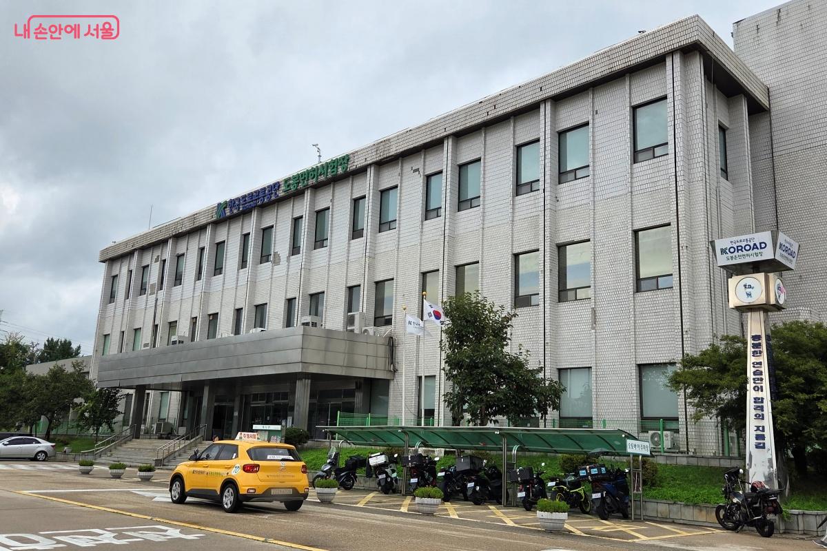 도봉운전면허시험장을 방문해 영문운전면허증을 수령했다. ©김미선