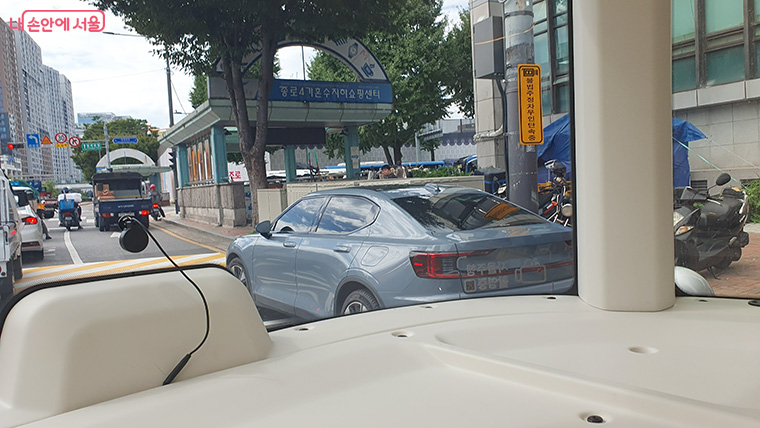 자율주행셔틀에 가장 큰 영향을 주는 무단횡단과 청계천 주변 불법 주정차 차량 ©엄윤주