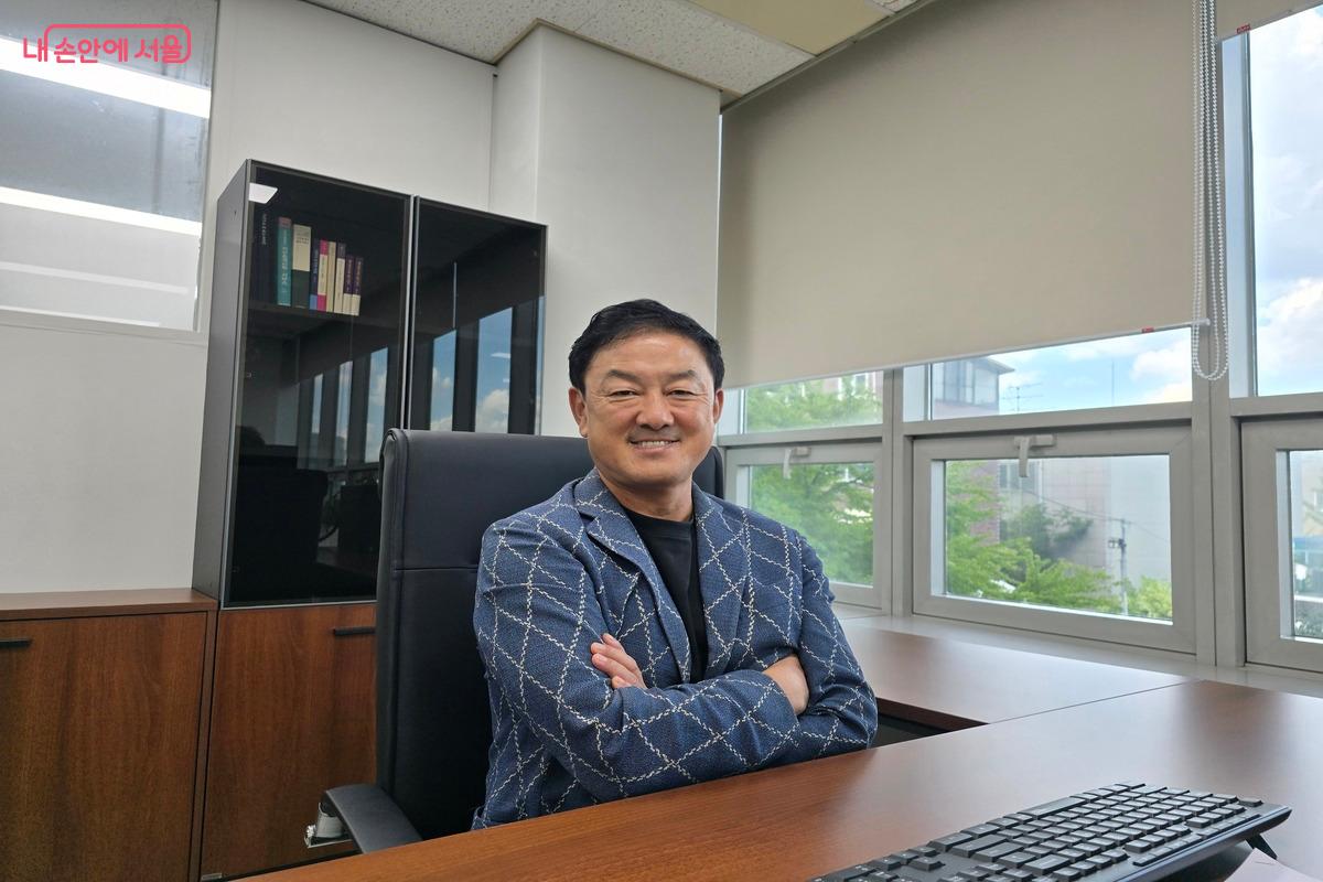 최재붕 교수는 규제는 최소화하고 혁신에 도전해야 한다고 강조했다. ⓒ김은주